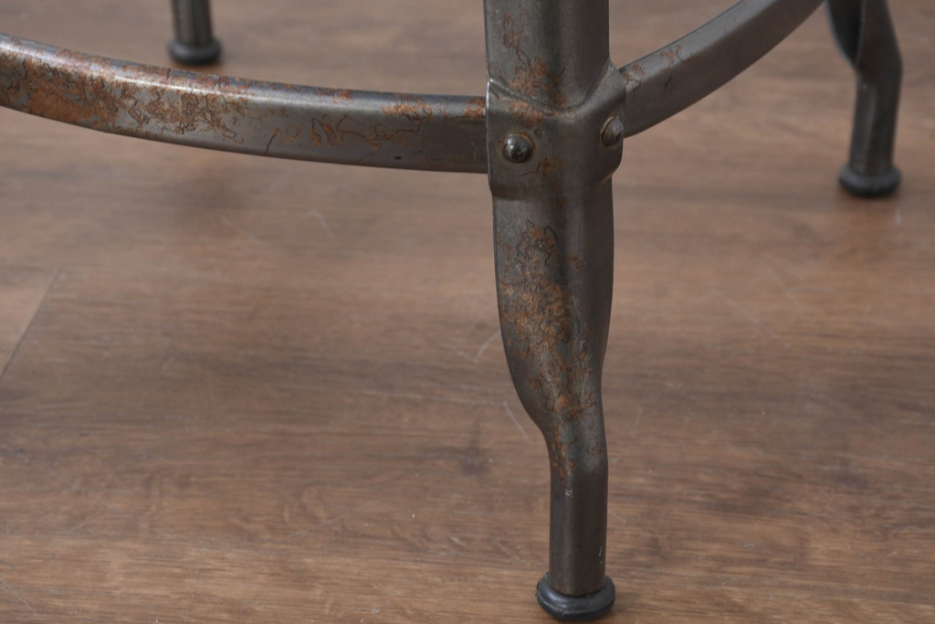 中古　フランス　Nicolle Chair(ニコル・チェア)　Whale Tail(ホエールテイル)　やや小ぶり　インダストリアルデザインがおしゃれなオールスチールのメタルチェア5脚セット(板座チェア、ダイニングチェア、椅子、イス、バラ売り可能)(定価5脚で約29万円)(R-081915)