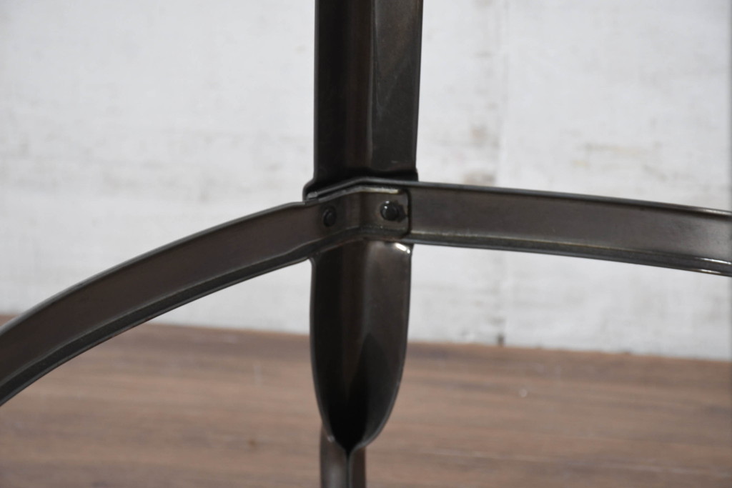 中古　フランス　Nicolle Chair(ニコル・チェア)　Whale Tail(ホエールテイル)　やや小ぶり　インダストリアルデザインがおしゃれなオールスチールのメタルチェア5脚セット(板座チェア、ダイニングチェア、椅子、イス、バラ売り可能)(定価5脚で約29万円)(R-081915)