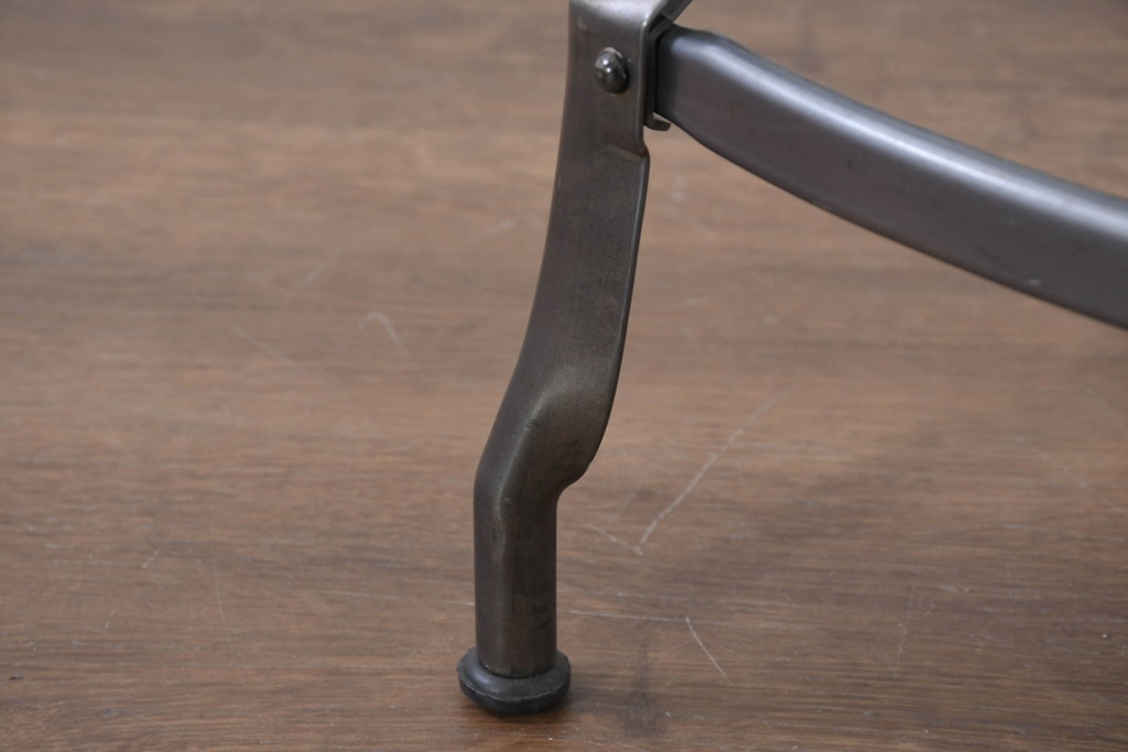 中古　フランス　Nicolle Chair(ニコル・チェア)　Whale Tail(ホエールテイル)　やや小ぶり　インダストリアルデザインがおしゃれなオールスチールのメタルチェア5脚セット(板座チェア、ダイニングチェア、椅子、イス、バラ売り可能)(定価5脚で約29万円)(R-081915)