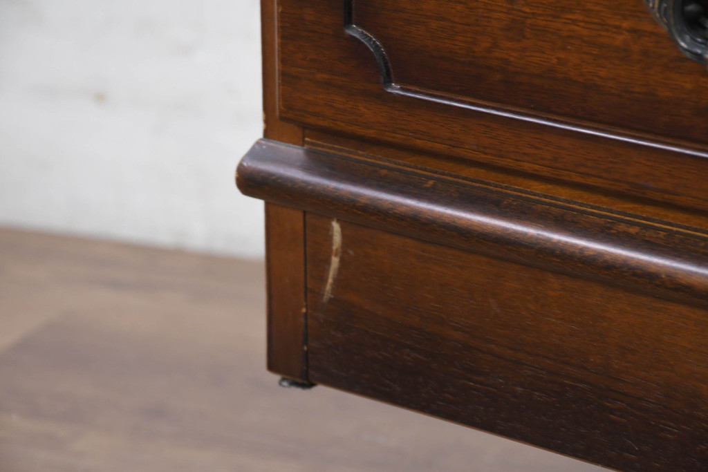 中古　カリモク家具(karimoku)　COLONIAL(コロニアル)シリーズ　カントリースタイルのお部屋におすすめなテレビボード(テレビ台、リビングボード、ローボード、戸棚)(定価約26万円)(R-081893)