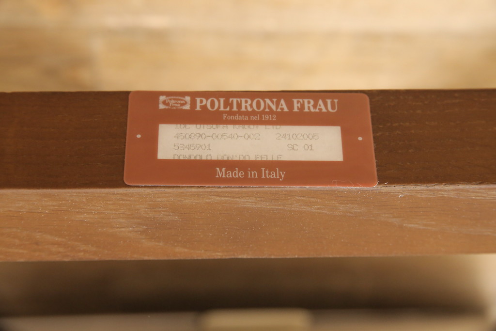 中古　美品　激レア!　本革　Poltrona Frau(ポルトローナフラウ)　ドンドゥー(Don’do)　スタイリッシュなレザーロッキングチェア(定価約95万円)(アームチェア)(R-057878)