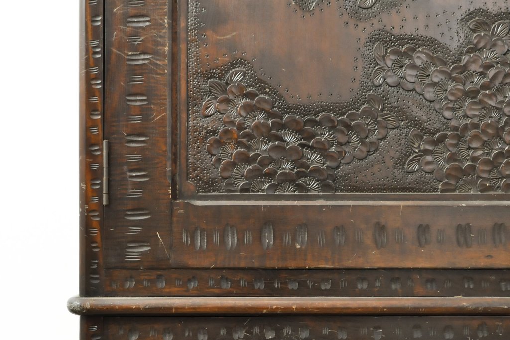 中古　軽井沢彫り　細やかな彫刻が素晴らしいワードローブ(洋服タンス、衣装箪笥)(R-057847)