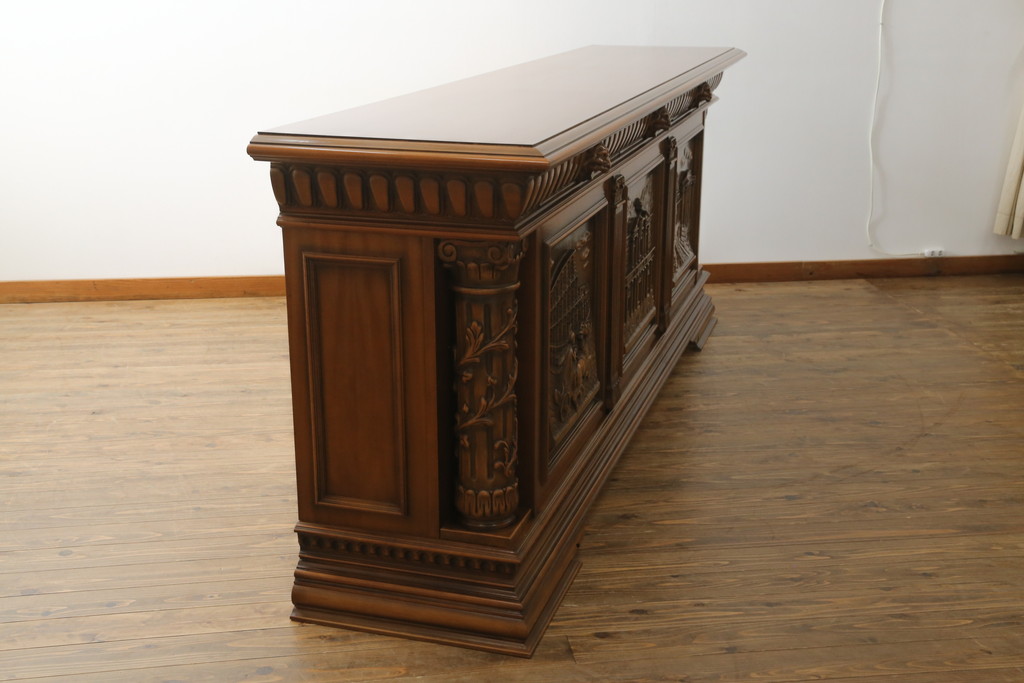 中古　イタリア家具　最高級　素晴らしい彫刻がまるで芸術品!置くだけで目を引く特大サイドボード(キャビネット、カウンターテーブル、収納棚、戸棚)(R-057687)