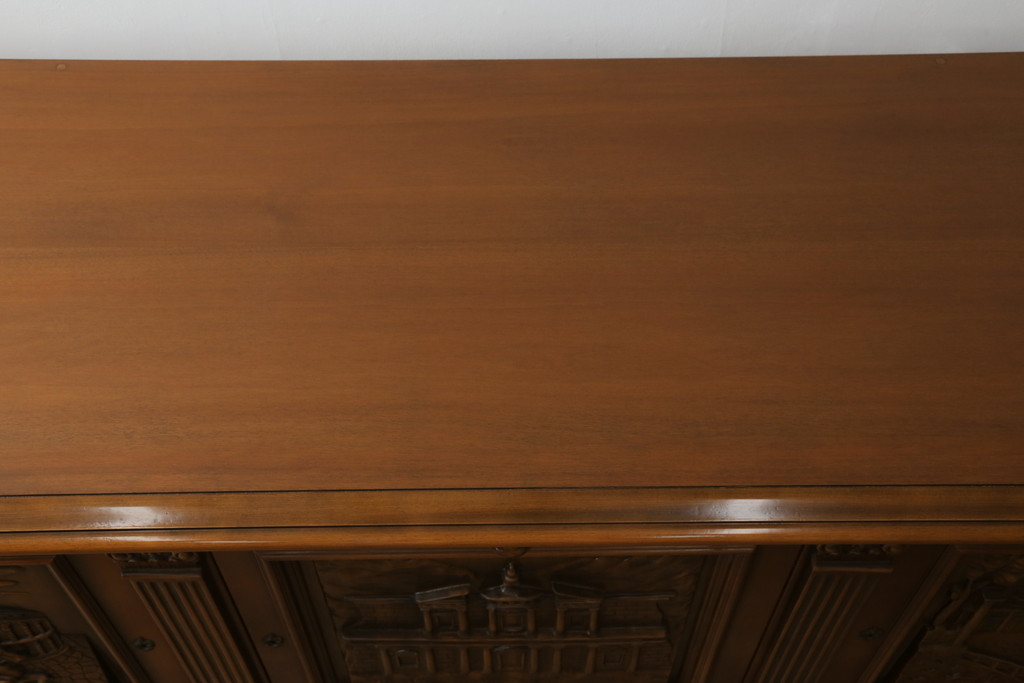 中古　イタリア家具　最高級　素晴らしい彫刻がまるで芸術品!置くだけで目を引く特大サイドボード(キャビネット、カウンターテーブル、収納棚、戸棚)(R-057687)