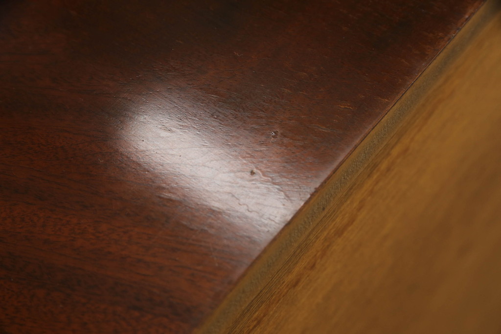 イギリスビンテージ　マホガニー材　飴色の木肌が美しい!!クラシカルな佇まいの小振りなチェスト(引き出し、サイドチェスト、サイドボード、ヴィンテージ)(R-063440)
