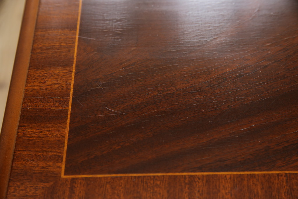 イギリスビンテージ　マホガニー材　飴色の木肌が美しい!!クラシカルな佇まいの小振りなチェスト(引き出し、サイドチェスト、サイドボード、ヴィンテージ)(R-063440)