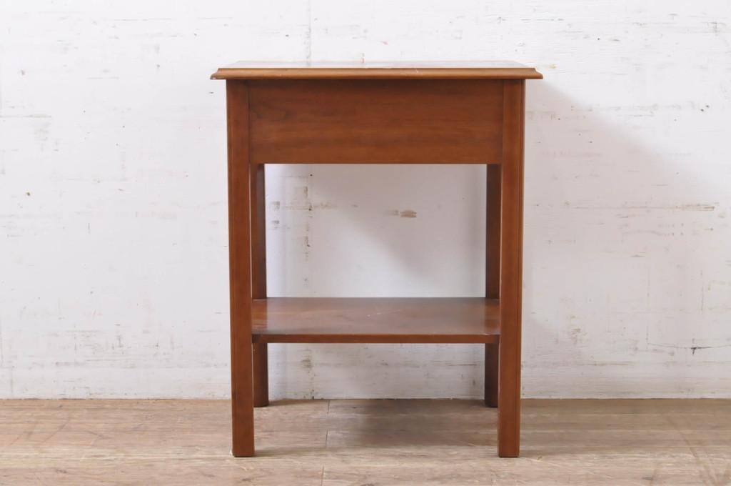 中古　Stickley(スティックレー、スティックレイ)　シンプルで上品な佇まいが魅力の引き出し付きサイドテーブル(ナイトテーブル、エンドテーブル、ローテーブル、花台、飾り台、ヴィンテージ)(R-067619)