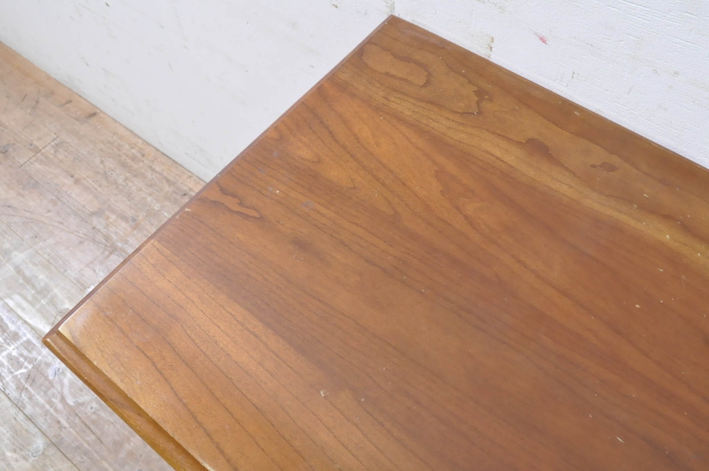 中古　Stickley(スティックレー、スティックレイ)　シンプルで上品な佇まいが魅力の引き出し付きサイドテーブル(ナイトテーブル、エンドテーブル、ローテーブル、花台、飾り台、ヴィンテージ)(R-067619)