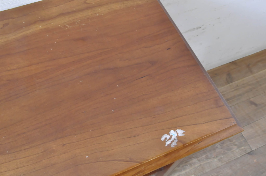 中古　Stickley(スティックレー、スティックレイ)　シンプルで上品な佇まいが魅力の引き出し付きサイドテーブル(ナイトテーブル、エンドテーブル、ローテーブル、花台、飾り台、ヴィンテージ)(R-067619)