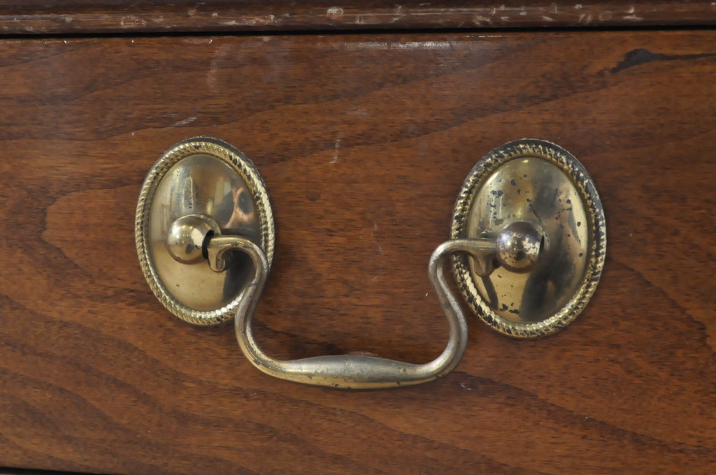 中古　Stickley(スティックレー、スティックレイ)　シンプルで上品な佇まいが魅力の引き出し付きサイドテーブル(ナイトテーブル、エンドテーブル、ローテーブル、花台、飾り台、ヴィンテージ)(R-067619)