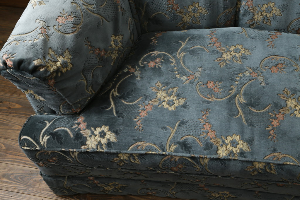 中古　美品　DREXEL HERITAGE(ドレクセルヘリテイジ)　アームカバー付き　上質な空間づくりにおすすめ!落ち着いた色合いが魅力の2.5人掛けワイドソファ(2Pソファ、2人掛け、二人掛け、3人掛け、三人掛け、3P)(定価約120万円)(R-054566)