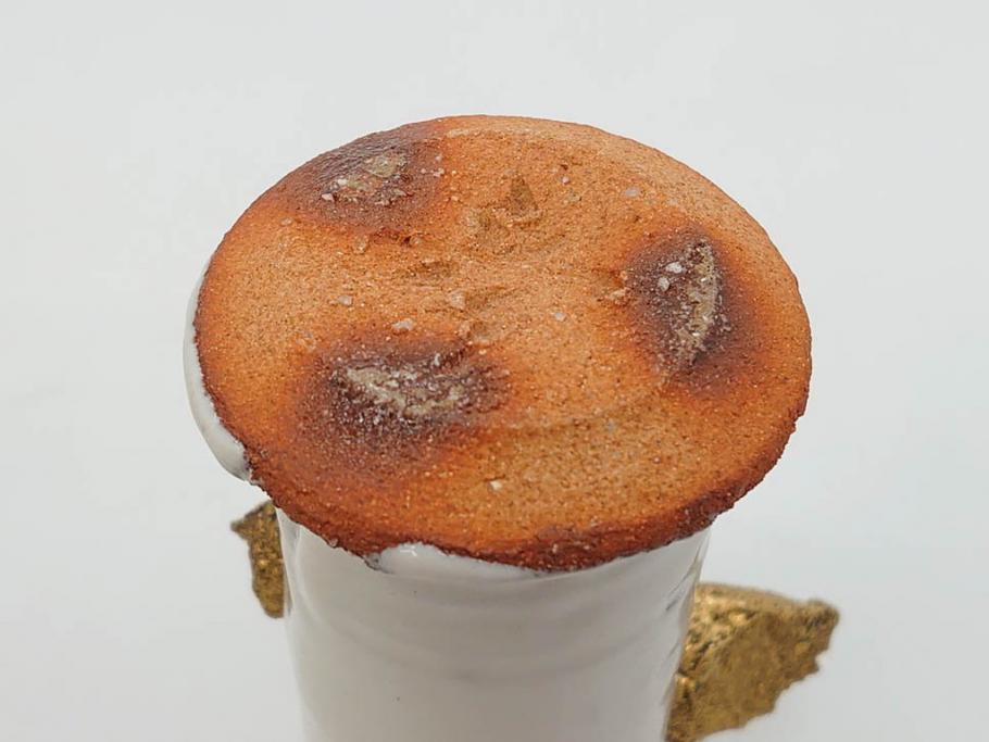 三輪和彦(十三代 三輪休雪)　匠の趣向が光る金耳盃(萩焼、耳付、杯、酒器、裏印、ウコン布付き、共箱付き)(R-082753)