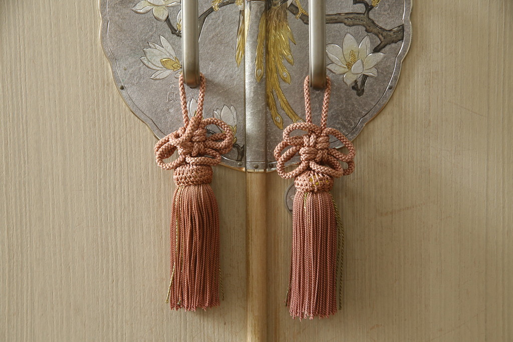 中古　伝統工芸士　永松修一作　秀鳳刻　上品な雰囲気漂う金具が魅力的な加茂総桐箪笥・上段(並厚、総桐たんす、着物箪笥、衣装箪笥、和タンス、引き出し)(R-082939)