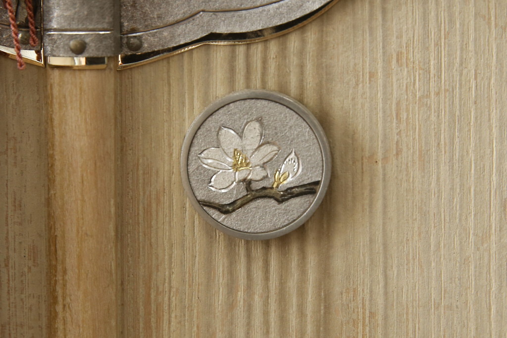 中古　伝統工芸士　永松修一作　秀鳳刻　上品な雰囲気漂う金具が魅力的な加茂総桐箪笥・上段(並厚、総桐たんす、着物箪笥、衣装箪笥、和タンス、引き出し)(R-082939)