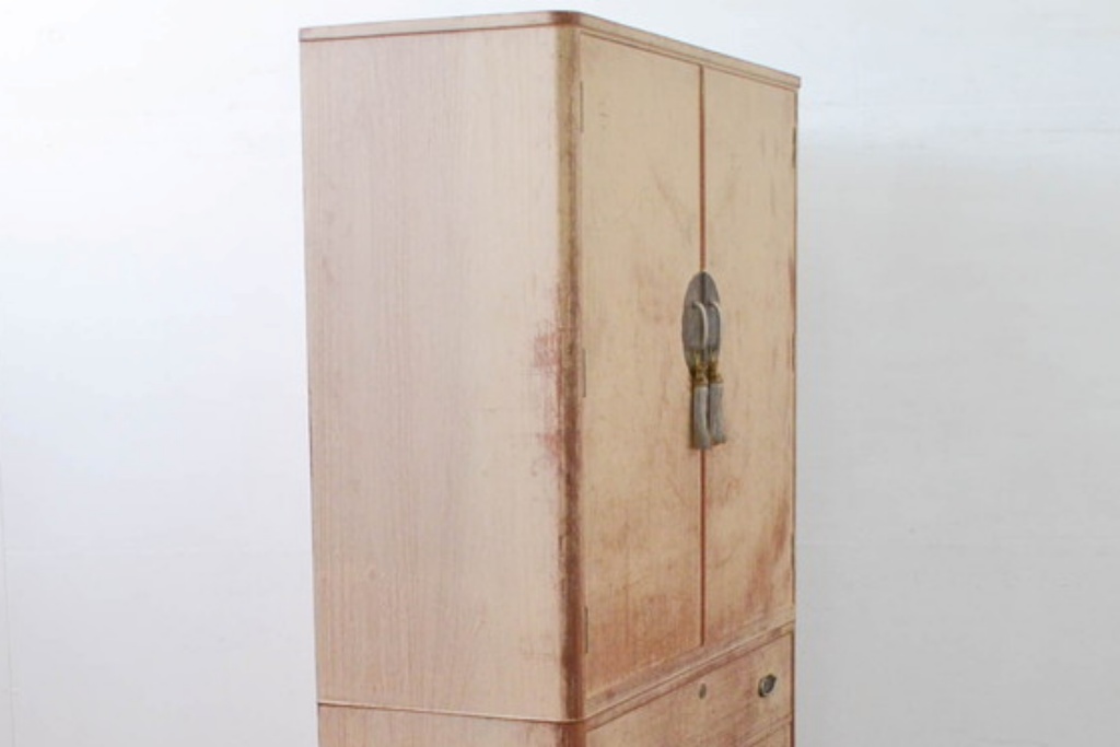 中古　伝統工芸品　金具に上品な花の図柄をあしらった加茂総桐箪笥・上段(胴丸、総桐たんす、着物箪笥、衣装箪笥、和タンス、引き出し)(R-082941)