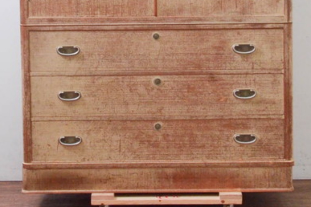 中古　伝統工芸品　金具に上品な花の図柄をあしらった加茂総桐箪笥・下段(胴丸、総桐たんす、収納箪笥、衣装箪笥、和タンス、引き出し、チェスト、テレビ台、テレビボード)(R-082942)