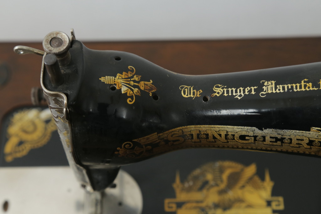 ジャンク品　イギリスアンティーク　SINGER(シンガー)社　置くだけで絵になる素敵な足踏みミシン(シンガーミシン、ミシンテーブル、ミシン台、工業用ミシン、サイドテーブル、ディスプレイ、英国)(R-065801)
