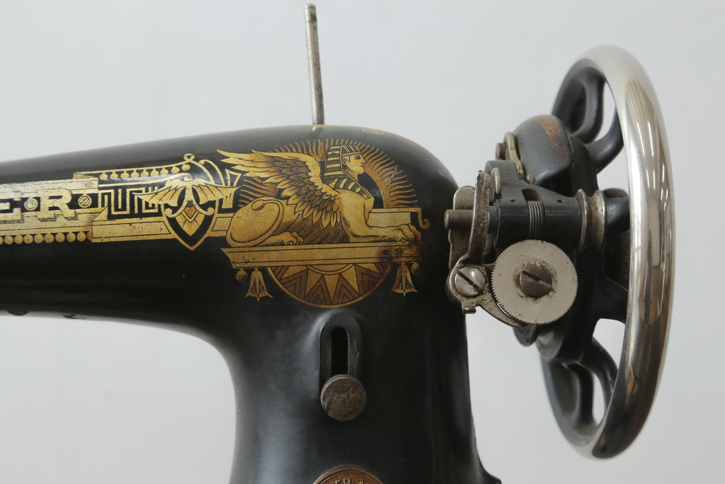 ジャンク品　イギリスアンティーク　SINGER(シンガー)社　置くだけで絵になる素敵な足踏みミシン(シンガーミシン、ミシンテーブル、ミシン台、工業用ミシン、サイドテーブル、ディスプレイ、英国)(R-065801)