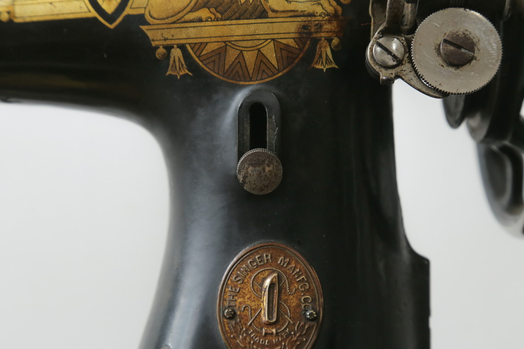 ジャンク品　イギリスアンティーク　SINGER(シンガー)社　置くだけで絵になる素敵な足踏みミシン(シンガーミシン、ミシンテーブル、ミシン台、工業用ミシン、サイドテーブル、ディスプレイ、英国)(R-065801)