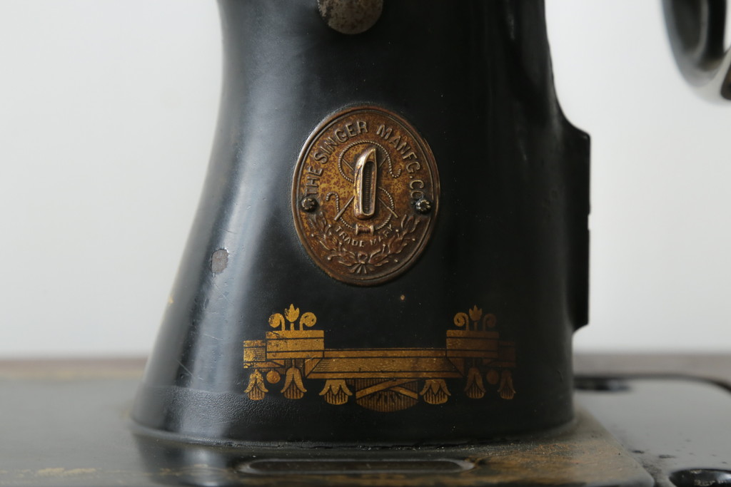ジャンク品　イギリスアンティーク　SINGER(シンガー)社　置くだけで絵になる素敵な足踏みミシン(シンガーミシン、ミシンテーブル、ミシン台、工業用ミシン、サイドテーブル、ディスプレイ、英国)(R-065801)