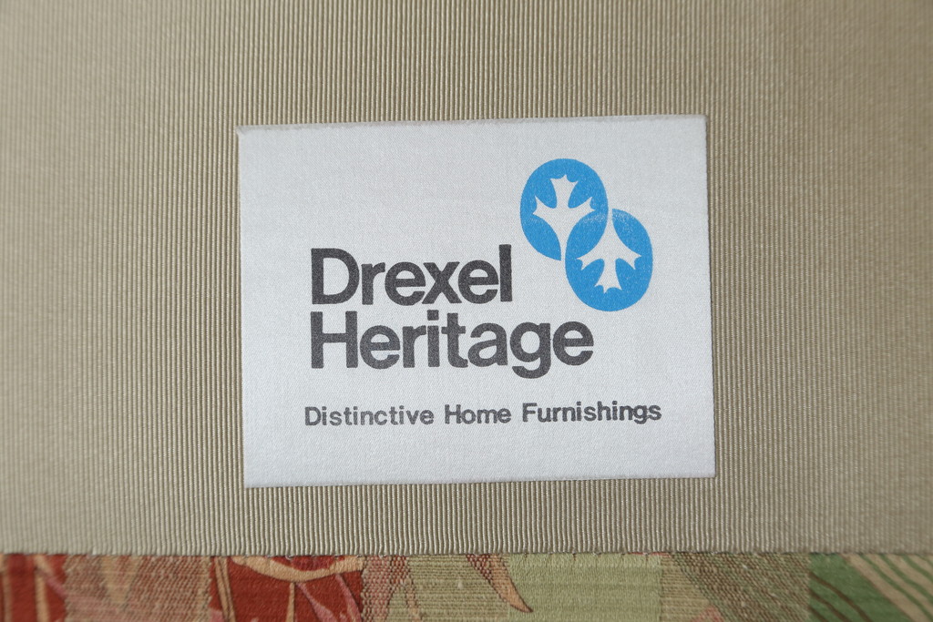 中古　美品　DREXEL HERITAGE(ドレクセルヘリテイジ)　クラシカルな佇まいが魅力の3人掛けソファ(3Pソファ、三人掛けソファ、トリプルソファ、アームソファ)(R-066078)