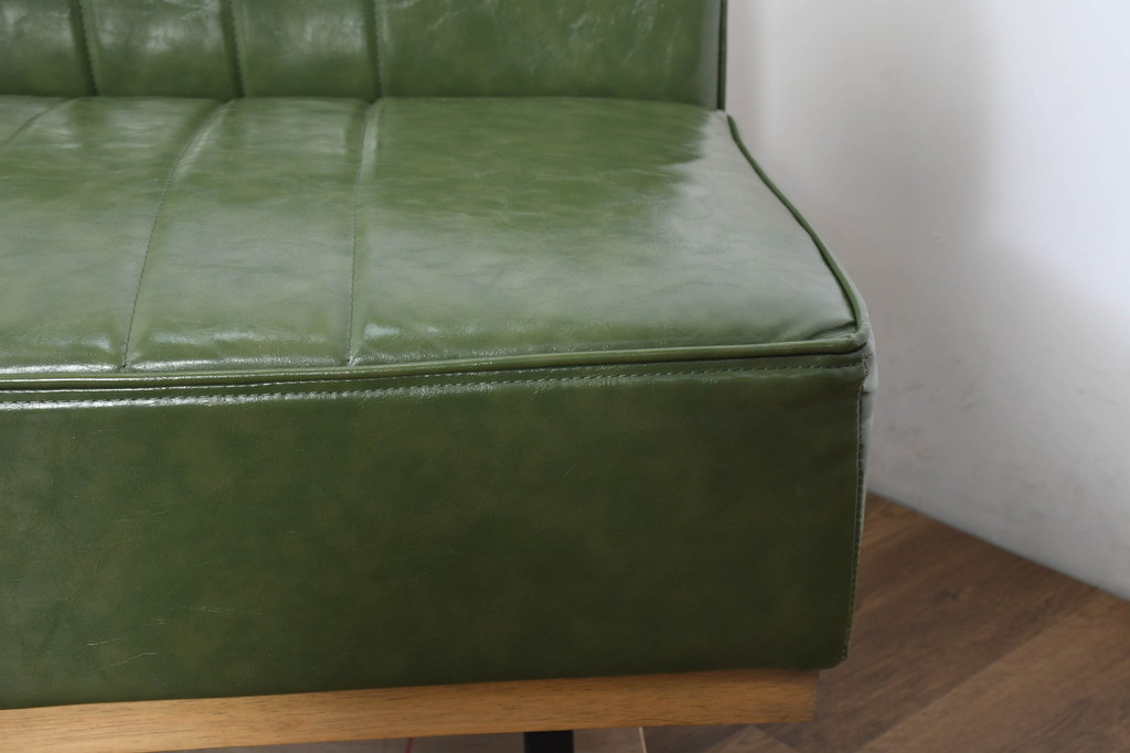 中古　美品　UP TOWN FURNITURE(アップタウン・ファニチャー)　PULLEY(プーリー)　合皮　レトロな色使いがおしゃれな2人掛けカウチソファ(二人掛け、2Pソファ、コーナーソファ)(R-081930)
