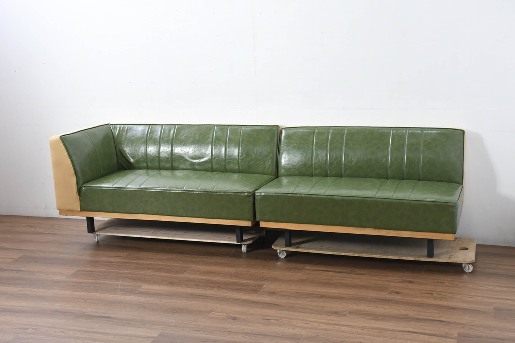 中古　美品　UP TOWN FURNITURE(アップタウン・ファニチャー)　PULLEY(プーリー)　合皮　レトロな色使いがおしゃれな2人掛けカウチソファ(二人掛け、2Pソファ、コーナーソファ)(R-081930)