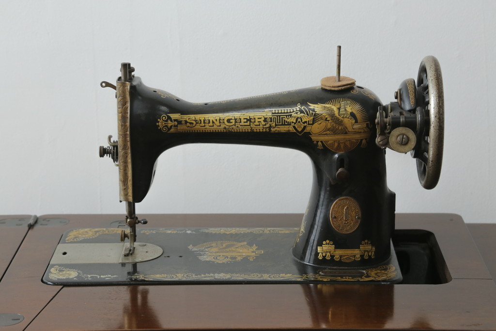 ジャンク品　イギリスアンティーク　SINGER(シンガー)社　置くだけで絵になる素敵な足踏みミシン(シンガーミシン、ミシンテーブル、ミシン台、工業用ミシン、サイドテーブル、ディスプレイ、英国)(R-069450)
