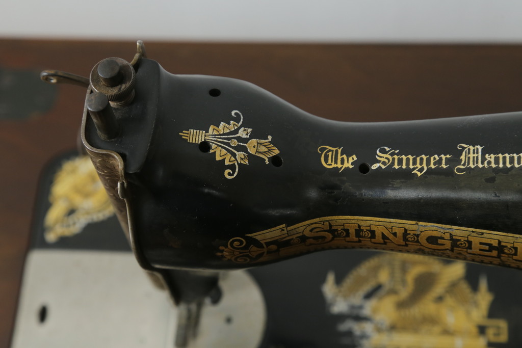 ジャンク品　イギリスアンティーク　SINGER(シンガー)社　置くだけで絵になる素敵な足踏みミシン(シンガーミシン、ミシンテーブル、ミシン台、工業用ミシン、サイドテーブル、ディスプレイ、英国)(R-069450)