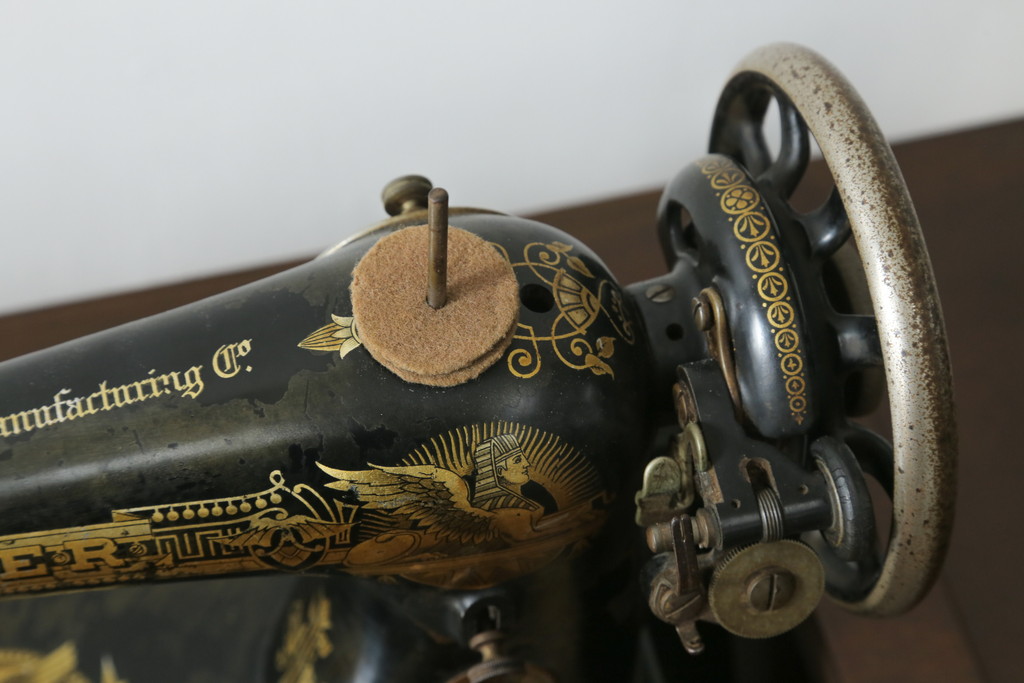 ジャンク品　イギリスアンティーク　SINGER(シンガー)社　置くだけで絵になる素敵な足踏みミシン(シンガーミシン、ミシンテーブル、ミシン台、工業用ミシン、サイドテーブル、ディスプレイ、英国)(R-069450)