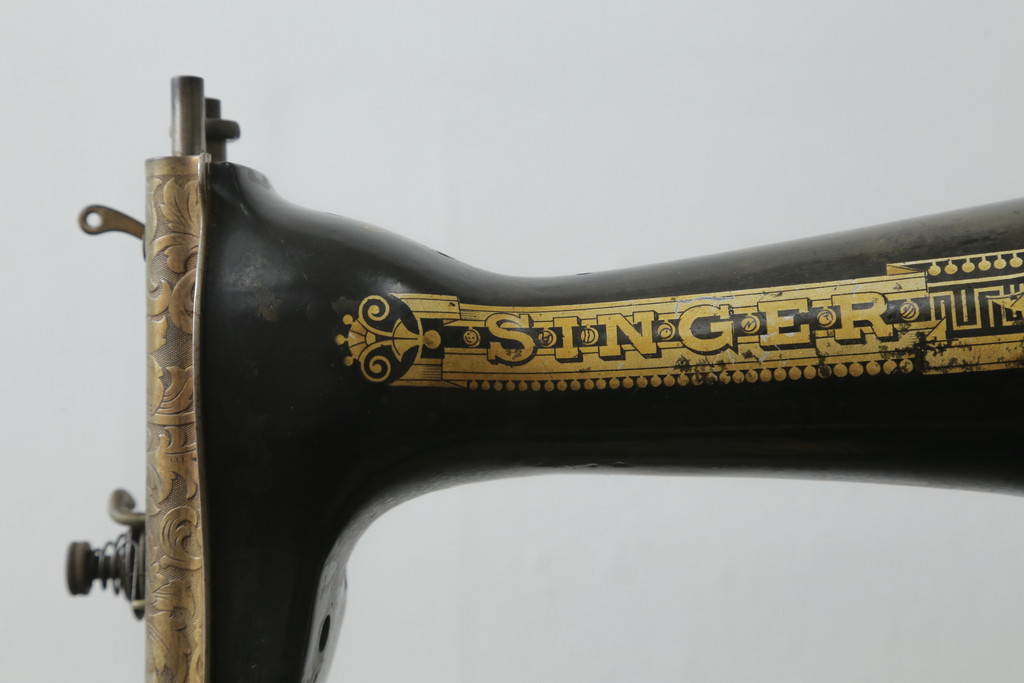 ジャンク品　イギリスアンティーク　SINGER(シンガー)社　置くだけで絵になる素敵な足踏みミシン(シンガーミシン、ミシンテーブル、ミシン台、工業用ミシン、サイドテーブル、ディスプレイ、英国)(R-069450)