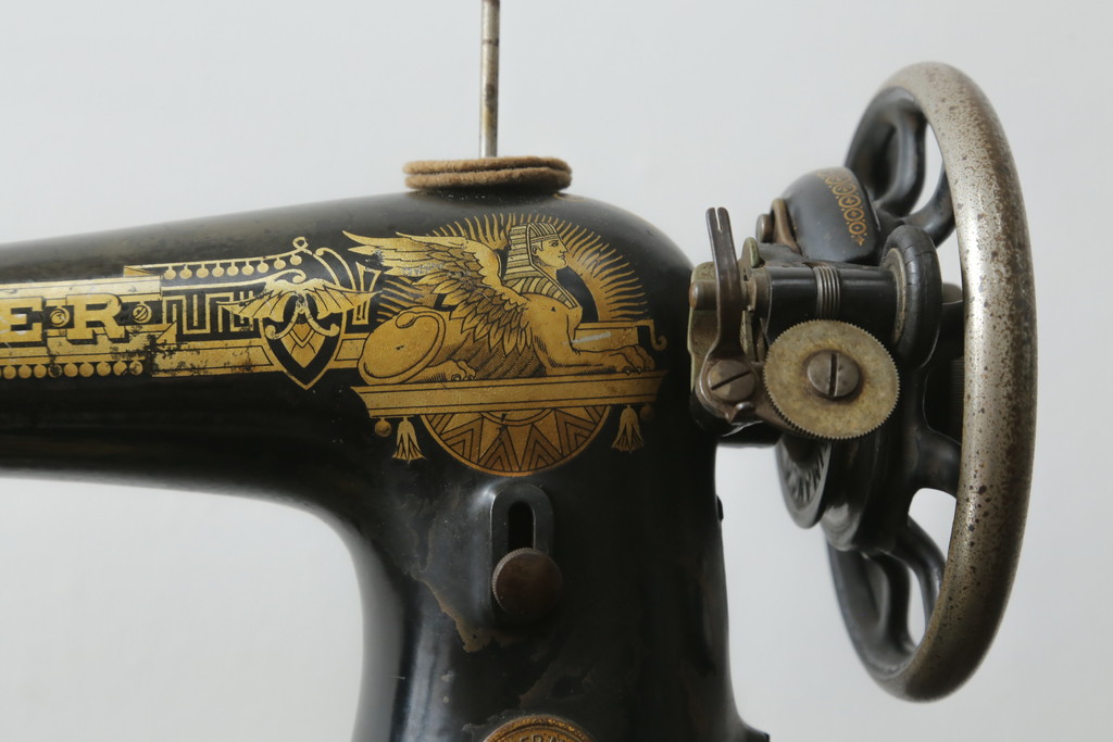 ジャンク品　イギリスアンティーク　SINGER(シンガー)社　置くだけで絵になる素敵な足踏みミシン(シンガーミシン、ミシンテーブル、ミシン台、工業用ミシン、サイドテーブル、ディスプレイ、英国)(R-069450)