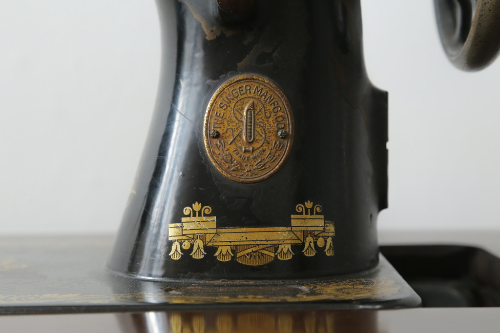 ジャンク品　イギリスアンティーク　SINGER(シンガー)社　置くだけで絵になる素敵な足踏みミシン(シンガーミシン、ミシンテーブル、ミシン台、工業用ミシン、サイドテーブル、ディスプレイ、英国)(R-069450)