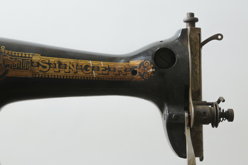 ジャンク品　イギリスアンティーク　SINGER(シンガー)社　置くだけで絵になる素敵な足踏みミシン(シンガーミシン、ミシンテーブル、ミシン台、工業用ミシン、サイドテーブル、ディスプレイ、英国)(R-069450)