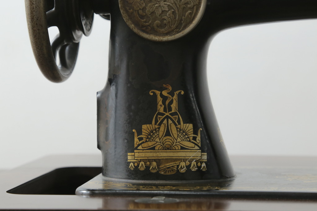 ジャンク品　イギリスアンティーク　SINGER(シンガー)社　置くだけで絵になる素敵な足踏みミシン(シンガーミシン、ミシンテーブル、ミシン台、工業用ミシン、サイドテーブル、ディスプレイ、英国)(R-069450)