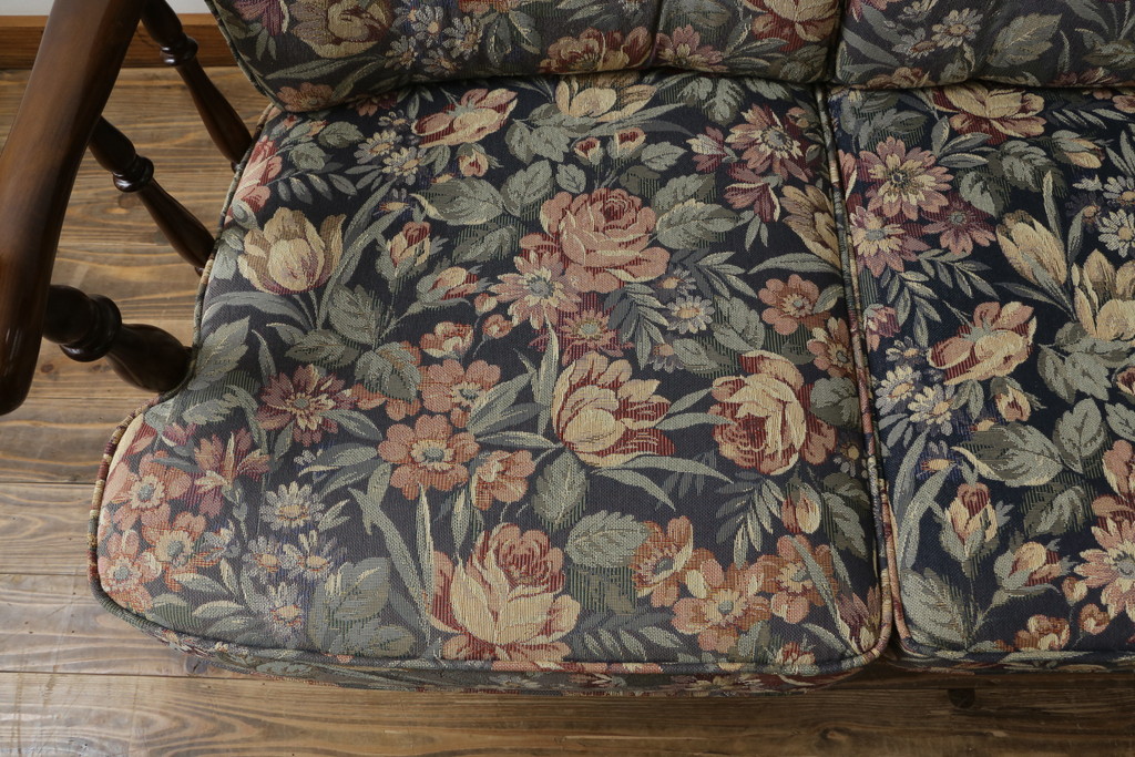 中古　カリモク家具(karimoku)　COLONIAL(コロニアル)シリーズ　クラシカルな佇まいが魅力的な3人掛けソファ(三人掛け、3Pソファ)(R-080324)