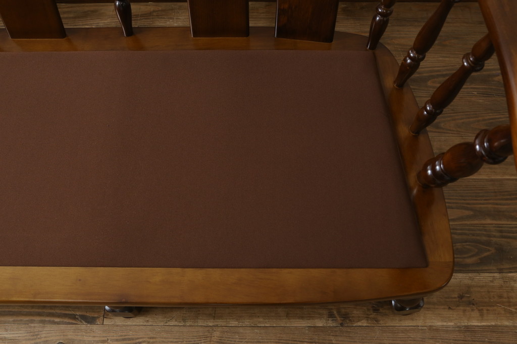 中古　カリモク家具(karimoku)　COLONIAL(コロニアル)シリーズ　クラシカルな佇まいが魅力的な3人掛けソファ(三人掛け、3Pソファ)(R-080324)
