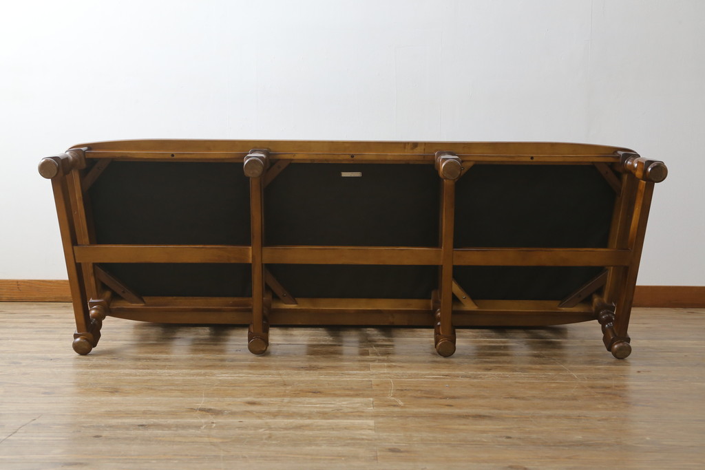 中古　カリモク家具(karimoku)　COLONIAL(コロニアル)シリーズ　クラシカルな佇まいが魅力的な3人掛けソファ(三人掛け、3Pソファ)(R-080324)