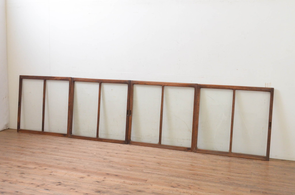 アンティーク建具　総欅(ケヤキ)材　お部屋に取り入れやすいシンプルなガラス窓4枚セット(引き戸、ガラス戸)(R-068428)