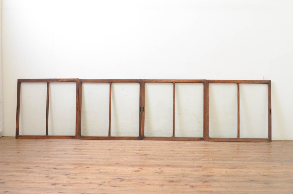 アンティーク建具　総欅(ケヤキ)材　お部屋に取り入れやすいシンプルなガラス窓4枚セット(引き戸、ガラス戸)(R-068428)