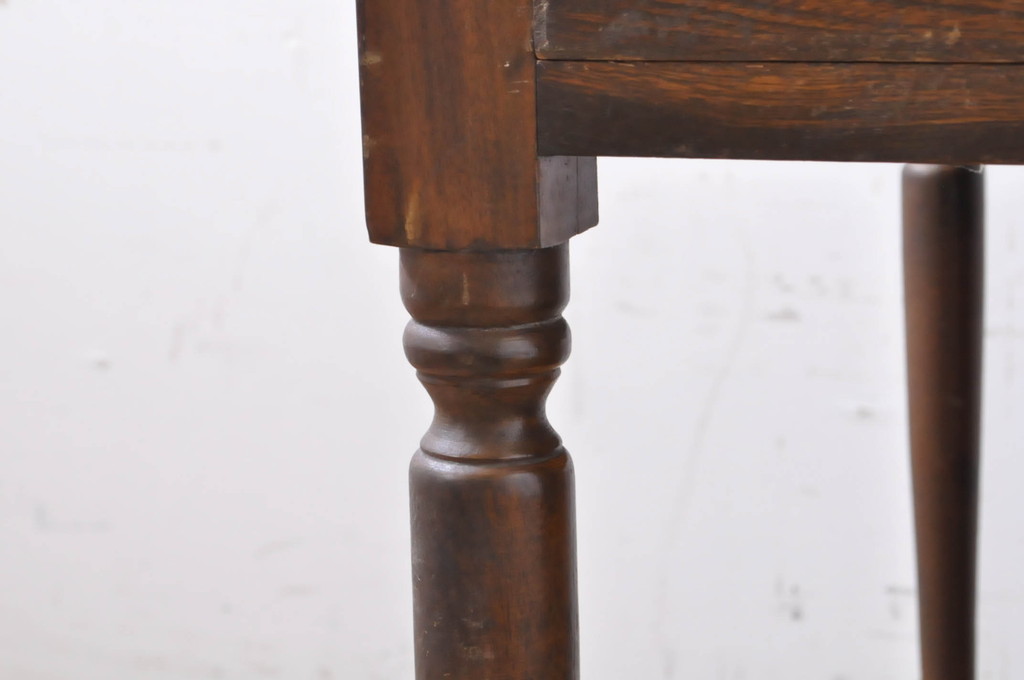 和製アンティーク　昭和初期　栓材　カバ材　挽物脚がクラシカルな雰囲気を高める片袖机(ワークデスク、在宅ワーク、在宅用、学習机)(R-067636)