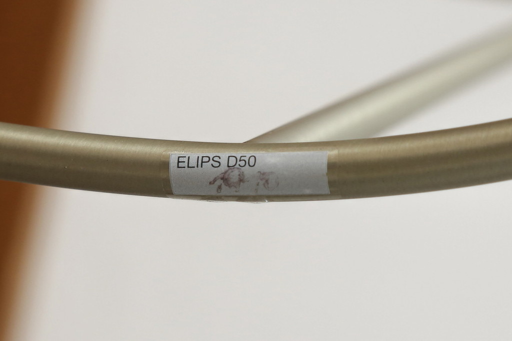 中古　展示品　超美品　arflex(アルフレックス)　ELIPS(エリプス)　シンプルモダンな空間づくりに活躍するコーヒーテーブル(リビングテーブル、ローテーブル、サイドテーブル、センターテーブル)(定価約22万円)(R-061229)