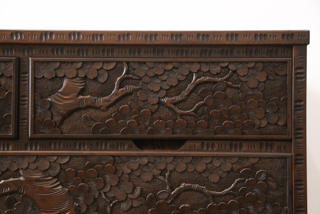 中古　美品　大坂屋製　軽井沢彫り　繊細かつ大胆な彫刻が魅力的なチェスト(引き出し、衣装タンス、収納箪笥)(R-057639)