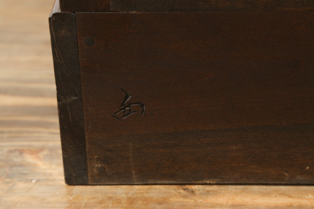 中古　美品　松本民芸家具　#58型　お洒落な扉のデザインが印象的な食器棚(カップボード、収納棚、戸棚)(定価約55万円)(R-064191)