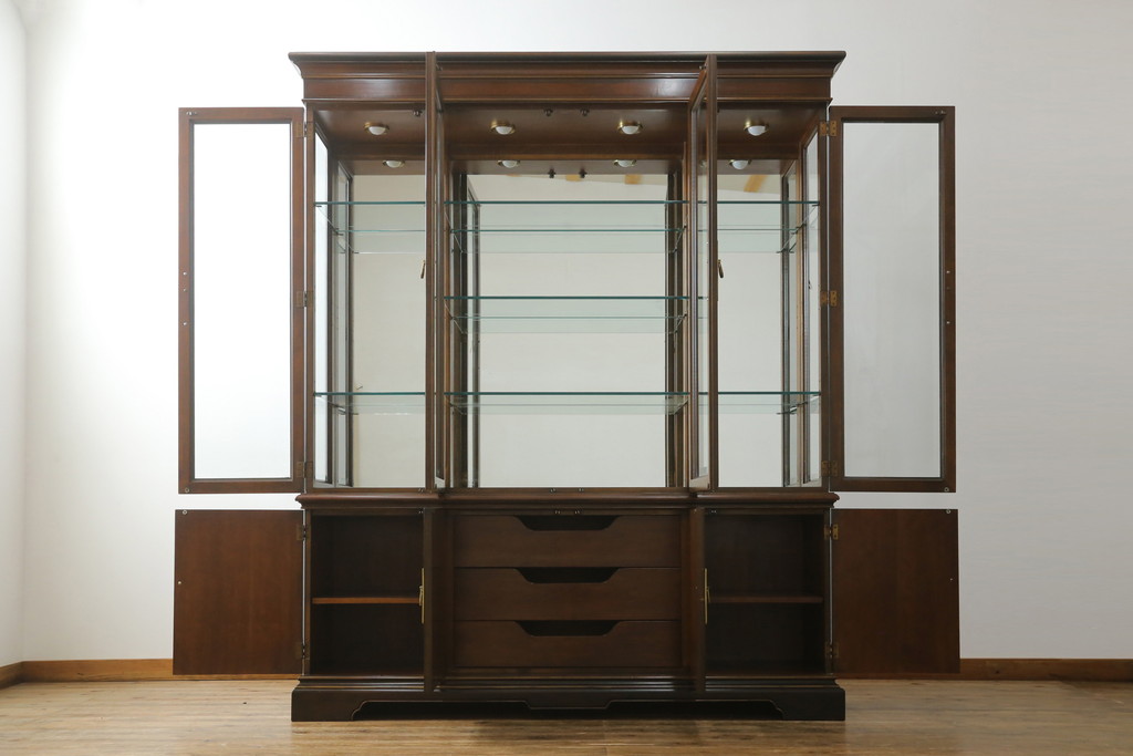 中古　美品　DREXEL HERITAGE(ドレクセルヘリテイジ)　シノワズリ様式　上品な佇まいが美しいチャイナキャビネット(定価約340万円)(食器棚、キュリオケース、ガラスケース、ショーケース、戸棚、飾り棚)(R-059661)