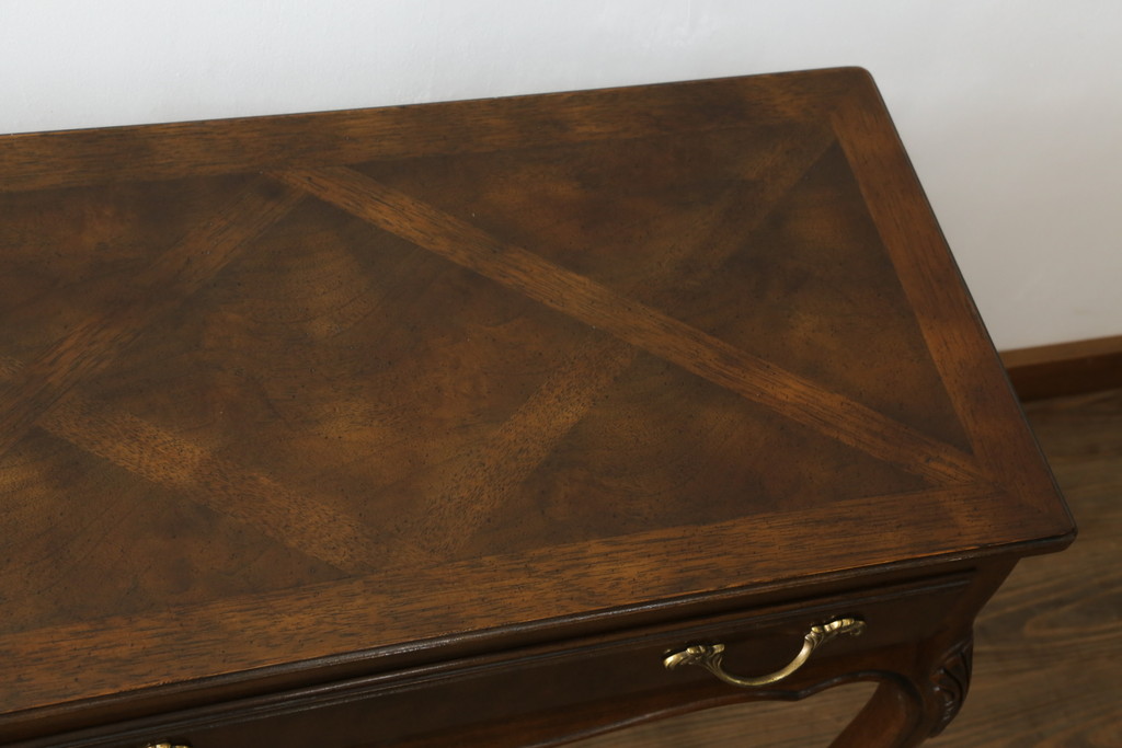 中古　美品　DREXEL HERITAGE(ドレクセルヘリテイジ)　上品な意匠が魅力的なコンソールテーブル(サイドテーブル、作業台)(R-060265)