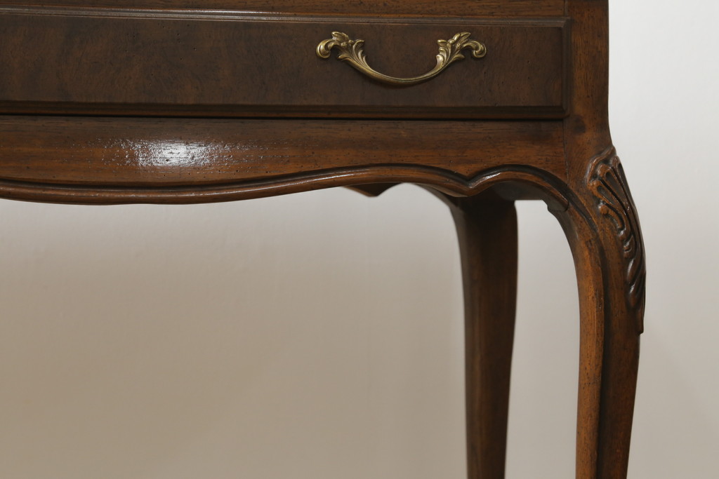 中古　美品　DREXEL HERITAGE(ドレクセルヘリテイジ)　上品な意匠が魅力的なコンソールテーブル(サイドテーブル、作業台)(R-060265)