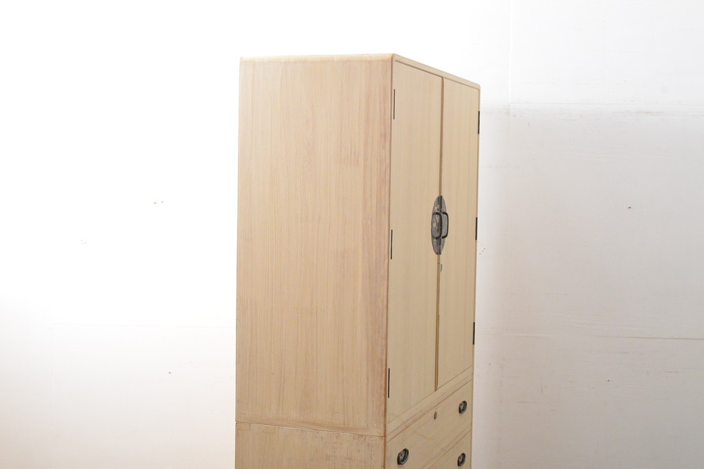 中古　国産手造り家具　梅のデザインの引手金具が上品な雰囲気を醸し出す総桐箪笥(並厚、桐たんす、着物箪笥、和タンス、衣装箪笥、引き出し、バラ売り可能)(R-057827)