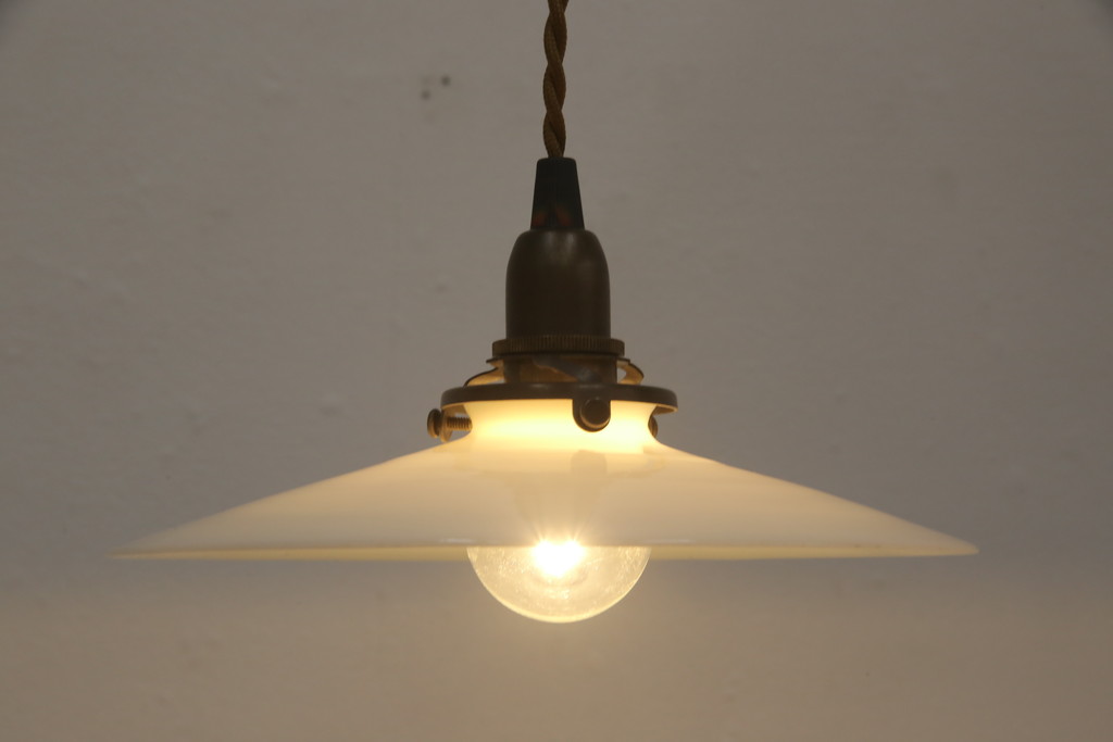 アンティーク照明　戦前　ノスタルジックな佇まいが魅力の平笠シェードのペンダントライト(天井照明、吊り下げ照明、電笠)(R-058142)