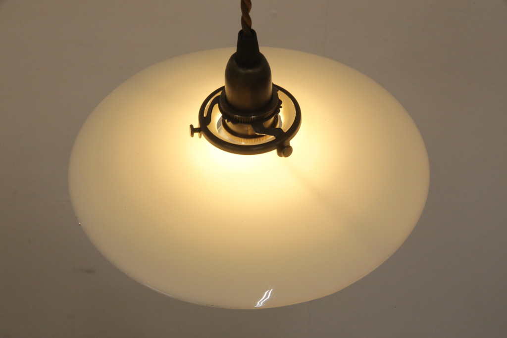 アンティーク照明　戦前　昔懐かしい雰囲気を醸し出す平笠シェードのペンダントライト2個セット(天井照明、吊り下げ照明、電笠)(R-058143)